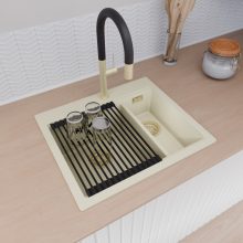 HD Aspen White 58 kétmedencés gránit mosogatótálca szett, matt fekete csepegtetőráccsal és kosárral, tört fehér színben, szálcsiszolt arany leeresztő szifonnal