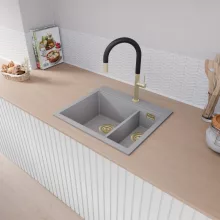 HD Aspen Grey 58 kétmedencés gránit mosogatótálca, alpesi szürke színben, szálcsiszolt arany leeresztő szifonnal