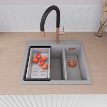 HD Aspen Grey 58 kétmedencés gránit mosogatótálca szett, vágódeszkával, acél csepegtetőráccsal és kosárral, alpesi szürke színben, szálcsiszolt réz leeresztő szifonnal