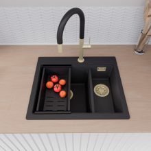 HD Aspen Black 58 kétmedencés gránit mosogatótálca szett, acél csepegtetőráccsal és matt fekete kosárral, matt fekete színben, szálcsiszolt arany leeresztő szifonnal