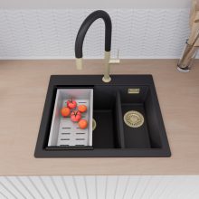 HD Aspen Black 58 kétmedencés gránit mosogatótálca szett, acél csepegtetőkosárral, matt fekete színben, szálcsiszolt arany leeresztő szifonnal