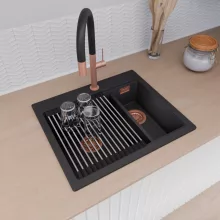 HD Aspen Black 58 kétmedencés gránit mosogatótálca szett, acél csepegtetőráccsal és matt fekete kosárral, matt fekete színben, szálcsiszolt réz leeresztő szifonnal