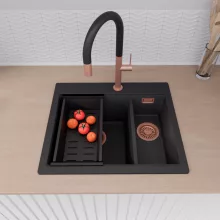 HD Aspen Black 58 kétmedencés gránit mosogatótálca szett, acél csepegtetőráccsal és matt fekete kosárral, matt fekete színben, szálcsiszolt réz leeresztő szifonnal