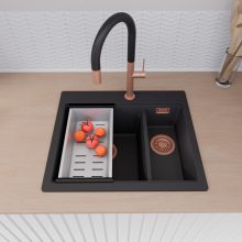 HD Aspen Black 58 kétmedencés gránit mosogatótálca szett, vágódeszkával, matt fekete csepegtetőráccsal és krómozott kosárral, matt fekete színben, szálcsiszolt réz leeresztő szifonnal