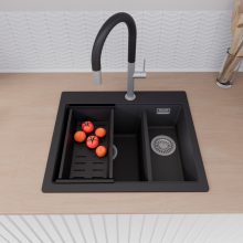 HD Aspen Black 58 kétmedencés gránit mosogatótálca szett, vágódeszkával, acél csepegtetőráccsal és matt fekete kosárral, matt fekete színben