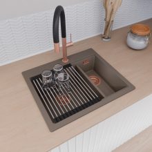 HD Aspen Tortora 58 kétmedencés gránit mosogatótálca szett, vágódeszkával, acél csepegtetőráccsal, tortora színben, szálcsiszolt réz leeresztő szifonnal