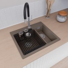 HD Aspen Tortora 58 kétmedencés gránit mosogatótálca szett, vágódeszkával, matt fekete csepegtetőráccsal és kosárral, tortora színben