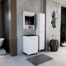 HD Paris Matt White 50 komplett fürdőszoba bútor szett álló mosdószekrénnyel, szálcsiszolt króm elemekkel, matt fekete slim mosdóval, tükrös szekrénnyel és magasszekrénnyel