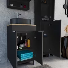 HD Paris Matt Black 50 komplett fürdőszoba bútor szett álló mosdószekrénnyel, szálcsiszolt króm elemekkel, tölgyfa színű mosdópulttal, tükrös szekrénnyel és magasszekrénnyel