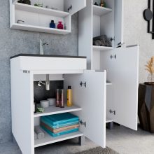 HD Paris Matt White 60 komplett fürdőszoba bútor szett álló mosdószekrénnyel, szálcsiszolt króm elemekkel, matt fekete slim mosdóval, tükrös szekrénnyel és magasszekrénnyel