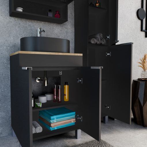 HD Paris Matt Black 60 komplett fürdőszoba bútor szett álló mosdószekrénnyel, szálcsiszolt króm elemekkel, tölgyfa színű mosdópulttal, tükrös szekrénnyel és magasszekrénnyel