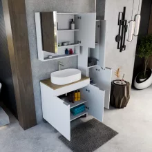 HD Paris Matt White 80 komplett fürdőszoba bútor szett álló mosdószekrénnyel, szálcsiszolt króm elemekkel, tölgyfa színű mosdópulttal, tükrös szekrénnyel és magasszekrénnyel