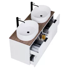 HD Salerno Matt White 120 komplett fürdőszoba bútor fali mosdószekrénnyel, matt fekete fogantyúkkal, tölgyfa színű mosdópulttal és tükörrel