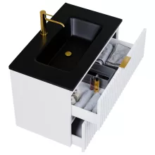 HD Ravello Matt White 60 komplett fürdőszoba bútor szett fali mosdószekrénnyel, szálcsiszolt arany fogantyúkkal, matt fekete slim mosdóval, tükörrel és magasszekrénnyel