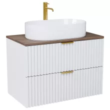 HD Rapallo Matt White 60 komplett fürdőszoba bútor fali mosdószekrénnyel, szálcsiszolt arany fogantyúkkal, tölgyfa színű mosdópulttal és tükörrel