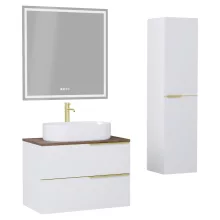 HD Carona Matt White 60 komplett fürdőszoba bútor szett fali mosdószekrénnyel, szálcsiszolt arany fogantyúkkal, tölgyfa színű mosdópulttal, tükörrel és magasszekrénnyel