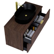 HD Salerno Matt Hazel 100 komplett fürdőszoba bútor szett fali mosdószekrénnyel, szálcsiszolt arany fogantyúval, mogyoró színű mosdópulttal, tükörrel és magasszekrénnyel