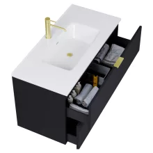 HD Palermo Matt Black 100 komplett fürdőszoba bútor fali mosdószekrénnyel, szálcsiszolt arany fogantyúkkal, fényes fehér slim mosdóval és tükörrel