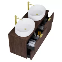 HD Salerno Matt Hazel 120 komplett fürdőszoba bútor fali mosdószekrénnyel, szálcsiszolt arany fogantyúkkal, mogyoró színű mosdópulttal és tükörrel