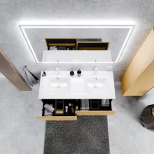HD Aria Pro Hickory 120 komplett fürdőszoba bútor szett fali push-to-open mosdószekrénnyel, fényes fehér slim mosdóval, tükörrel és magas szekrénnyel