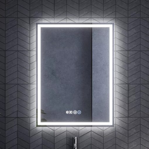 HD Carona Lacquer White 60 komplett fürdőszoba bútor fali mosdószekrénnyel, fényes króm fogantyúkkal, tölgyfa színű mosdópulttal és tükörrel