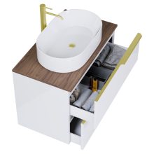 HD Carona Lacquer White 60 komplett fürdőszoba bútor szett fali mosdószekrénnyel, szálcsiszolt arany fogantyúkkal, tölgyfa színű mosdópulttal, tükörrel és magasszekrénnyel