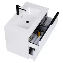 HD Cremona Lacquer White 60 komplett fürdőszoba bútor szett fali mosdószekrénnyel, matt fekete fogantyúkkal, fényes fehér slim mosdóval, tükörrel és magasszekrénnyel