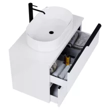 HD Carona Lacquer White 60/80 komplett fürdőszoba bútor fali mosdószekrénnyel, matt fekete fogantyúkkal, fényes fehér mosdópulttal és tükörrel