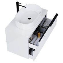 HD Carona Lacquer White 60/80 komplett fürdőszoba bútor szett fali mosdószekrénnyel, matt fekete fogantyúkkal, fényes fehér mosdópulttal, tükörrel és magasszekrénnyel