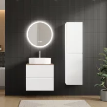 HD Zyra Pro Silk Matt White 60 komplett fürdőszoba bútor fali push-to-open mosdószekrénnyel, tölgyfa színű mosdópulttal és tükörrel