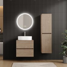 HD Zyra Pro Oak 60 komplett fürdőszoba bútor szett fali push-to-open mosdószekrénnyel, tölgyfa színű mosdópulttal, tükörrel és magasszekrénnyel