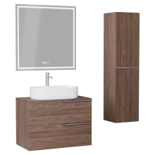 HD Carona Oak 60 komplett fürdőszoba bútor szett fali mosdószekrénnyel, szálcsiszolt króm fogantyúkkal, tölgyfa színű mosdópulttal, tükörrel és magasszekrénnyel