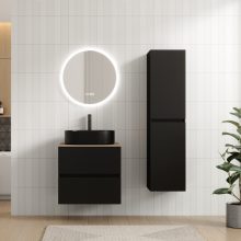 HD Zyra Pro Black 60 komplett fürdőszoba bútor szett fali push-to-open mosdószekrénnyel, tölgyfa színű mosdópulttal, tükörrel és magasszekrénnyel