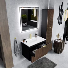 HD Ravello Black-Oak 60 komplett fürdőszoba bútor szett fali mosdószekrénnyel, szálcsiszolt arany fogantyúkkal, fényes fehér slim mosdóval, tükörrel és magasszekrénnyel