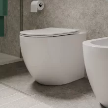 HD Lea Glossy White perem nélküli mély öblítésű íves álló WC slim "L" tetővel és fényes króm zsanérral