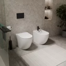 HD Lea Glossy White perem nélküli mély öblítésű íves álló WC slim "L" tetővel és matt fekete zsanérral