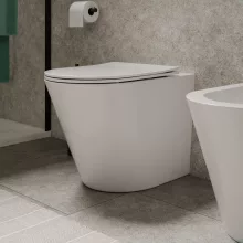 HD Madrid Glossy White perem nélküli mély öblítésű íves álló WC slim "L" tetővel és matt fekete zsanérral