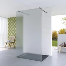 HD Arlo Matt Light Black szabadonálló Walk-In zuhanyfal, 120x200 cm, 8 mm vastag vízlepergető biztonsági matt üveggel, 200 cm magas, két fekete távtartóval