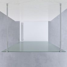 HD Arlo Matt Light szabadonálló Walk-In zuhanyfal, 90x200 cm, 8 mm vastag vízlepergető biztonsági matt üveggel, 200 cm magas, két króm távtartóval