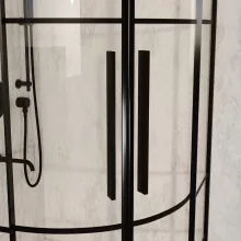 HD Dior+ Black 80x80 íves két tolóajtós zuhanykabin fehér slim zuhanytálcával és fekete szifonnal, fekete elemekkel, 190 cm magas