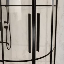 HD Dior+ Black 80x80 íves két tolóajtós zuhanykabin fehér magas zuhanytálcával és fekete szifonnal, fekete elemekkel, 190 cm magas