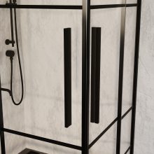 HD Dior+ Black aszimmetrikus szögletes két tolóajtós zuhanykabin 6 mm vastag vízlepergető biztonsági üveggel, fekete elemekkel, 190 cm magas