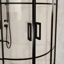 HD Dior Black 80x80 íves két tolóajtós zuhanykabin 6 mm vastag vízlepergető biztonsági üveggel, fekete elemekkel, 190 cm magas
