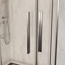 HD Elio+ 70x100 aszimmetrikus szögletes két tolóajtós zuhanykabin 6 mm vastag vízlepergető biztonsági üveggel, krómozott elemekkel, 190 cm magas