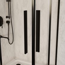 HD Elio+ Black 80x80 szögletes két tolóajtós zuhanykabin fehér slim zuhanytálcával és fekete szifonnal, fekete elemekkel, 190 cm magas