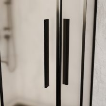 HD Moment+ aszimmetrikus szögletes két tolóajtós matt zuhanykabin 6 mm vastag vízlepergető biztonsági üveggel, fekete színű elemekkel, 190 cm magas