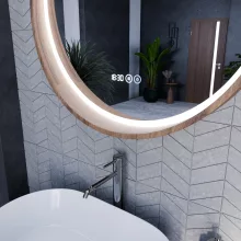 HD Amazon Oak 80 cm széles fali kerek LED okostükör tölgyfa színű kerettel, érintőkapcsolóval, digitális órával és páramentesítő funkcióval